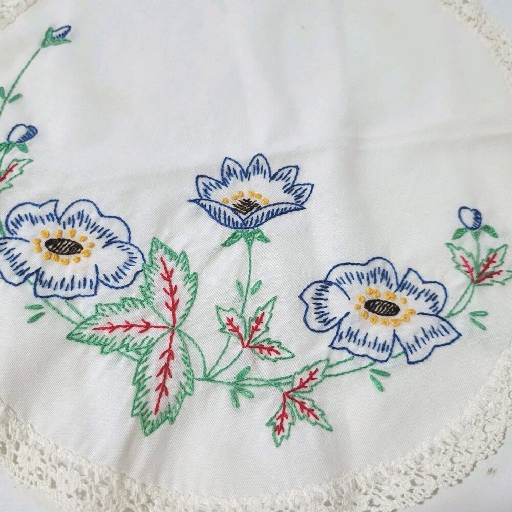 Vintage Handmade Round Embroidered Flower Table Topper Doily Lace Trim 11.5" - Picture 2 of 3